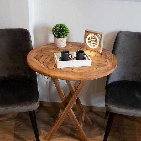 Cozy Modern Studio In Thessaloniki Apartment Bagian luar foto