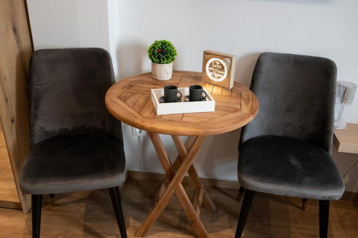 Cozy Modern Studio In Thessaloniki Apartment Bagian luar foto