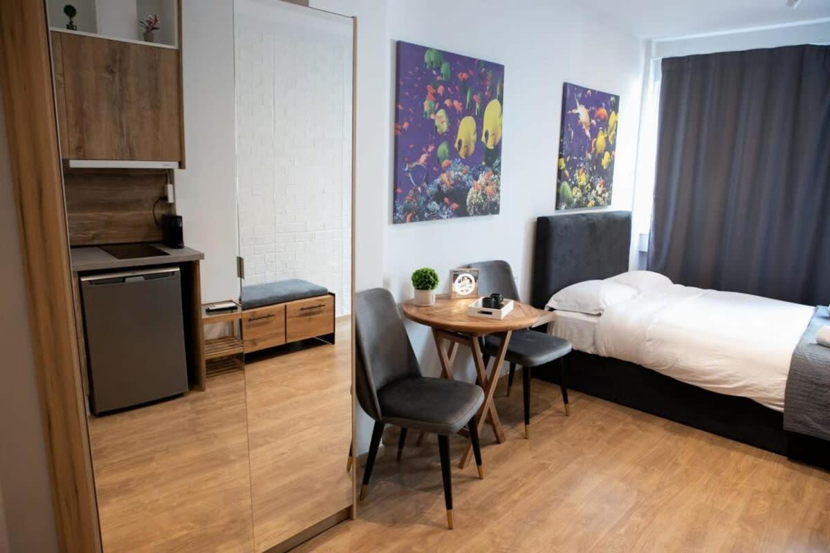 Cozy Modern Studio In Thessaloniki Apartment Bagian luar foto