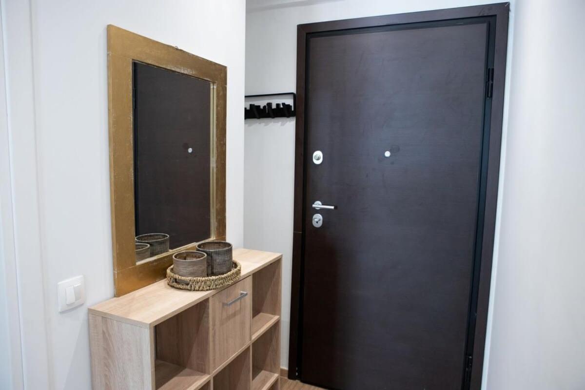 Cozy Modern Studio In Thessaloniki Apartment Bagian luar foto