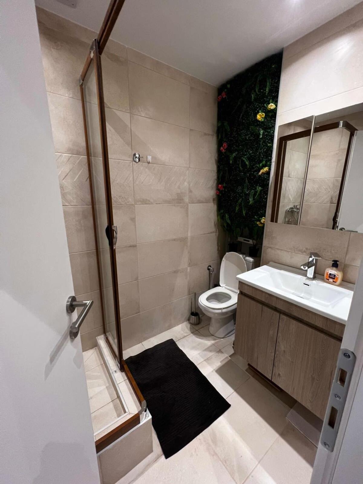 Cozy Modern Studio In Thessaloniki Apartment Bagian luar foto